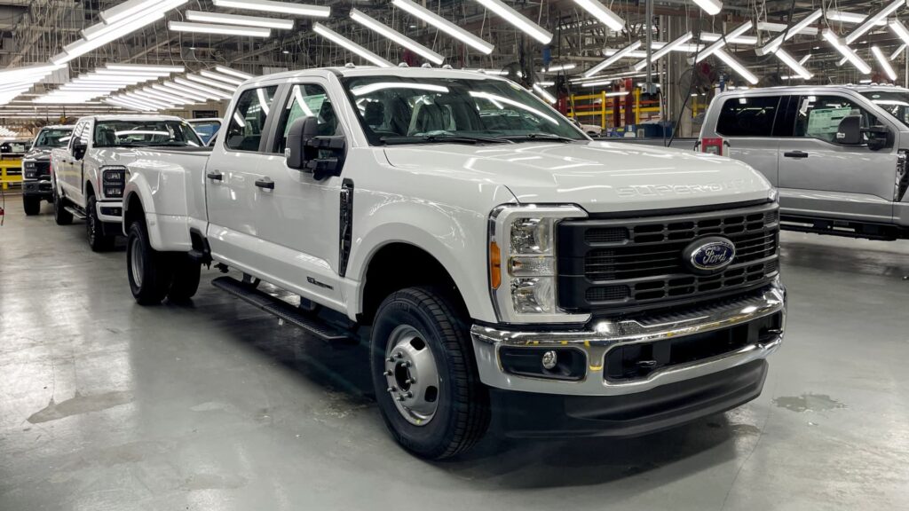 Ford, UAW reach local labor deal to avert strike at Kentucky plant