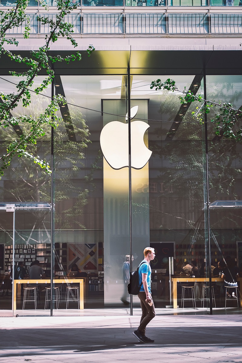 JPMorgan Bumps Apple (AAPL) PT to $250, Keeps ‘Overweight’