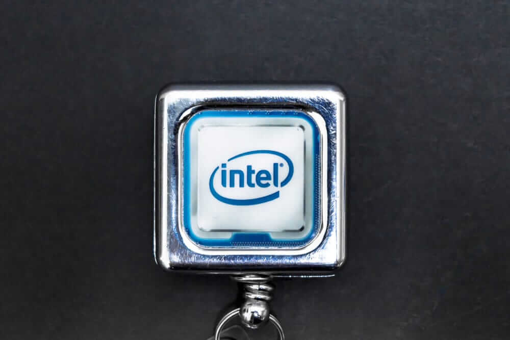 Should You Buy the Post-Earnings Plunge in Intel Stock?