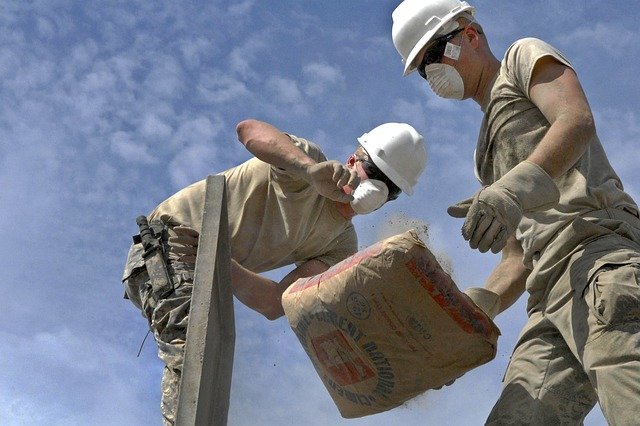Fluor CoRD (FLR) Ends Winning Streak, Nosedives 27% on Lower Growth Outlook