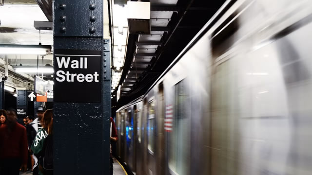 S&P, Nasdaq Falls as Tech Stock Slides | Closing Bell