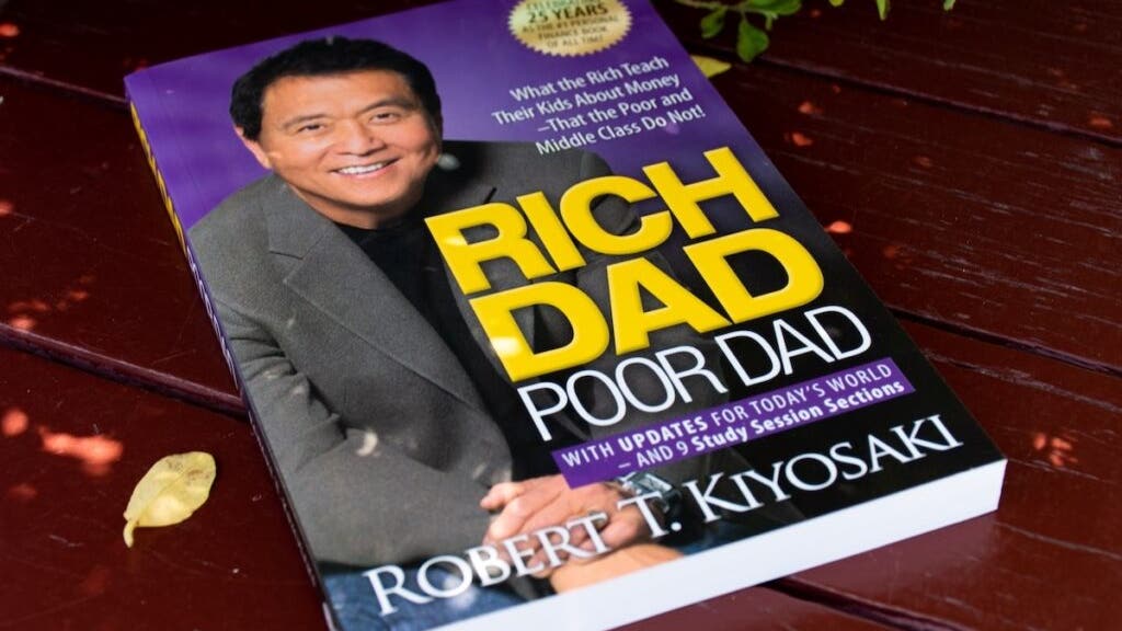 Robert Kiyosaki Blasts Mutual Funds and ETFs as 'For Losers,' Backs Trump's XO for Alternative Investments