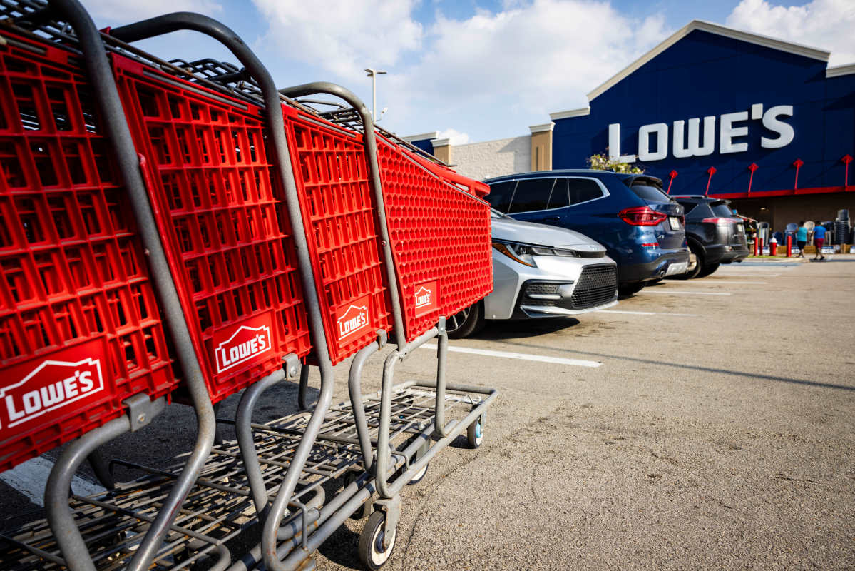 Lowe’s finalizes billion-dollar acquisition to win back customers
