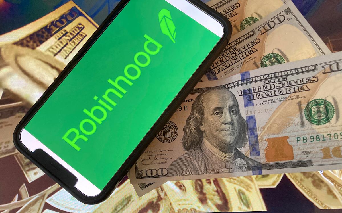 Robinhood will bring cash to your doorstep. Here's when cash still comes in handy.